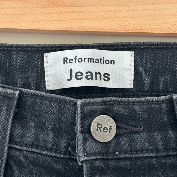 Reformation Liza Faded Black Straight Leg Cropped Jeans Sz 26 - Picture 4 of 6
